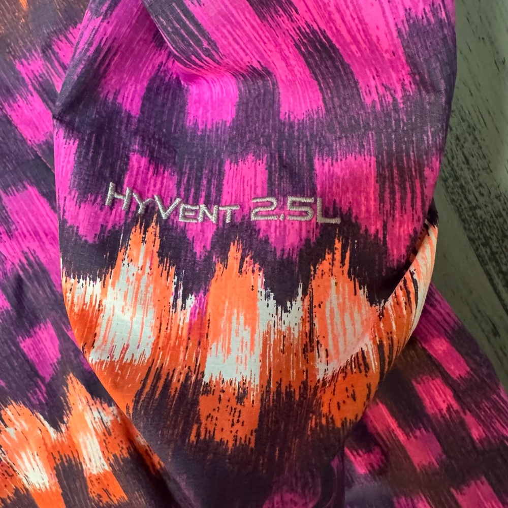 The North Face Hyvent 2.5L Pink/Black Speckled Rain Jacket - Picture 9 of 12